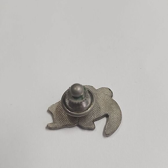 Bass Largemouth Fish-Shaped Enamel Pin - Picture 2 of 2